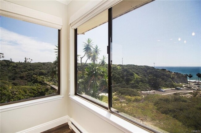 Building Photo - 235 Avenida Lobeiro