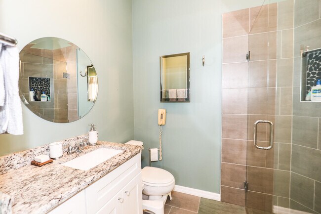 Foto del edificio - 8548 Doverbrook Dr