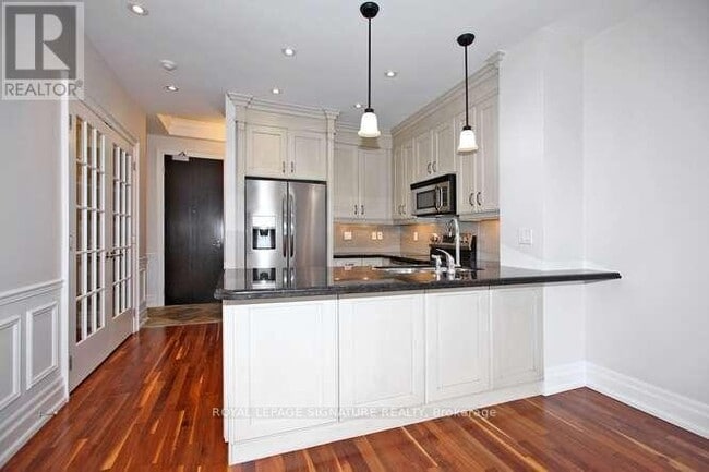 Building Photo - 20 Burkebrook Pl