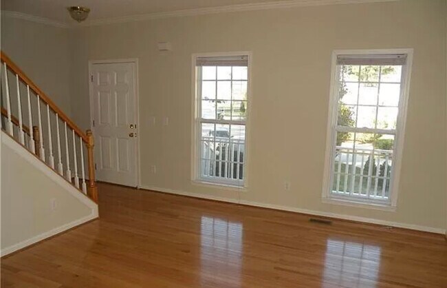 Building Photo - 310 Tecumseh Ct