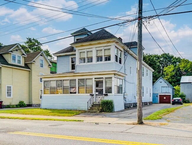 Building Photo - 205 W Fulton St