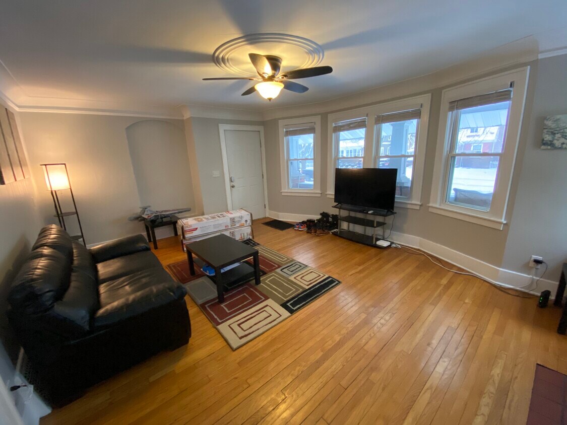 320 S MAPLE AVE, ROYAL OAK, MI 48067 Townhome Rentals in ROYAL OAK MI