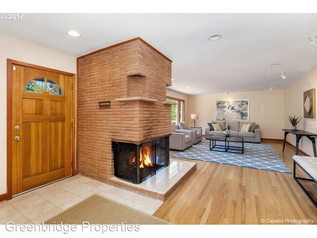 Building Photo - 1716 SW Westwood Dr