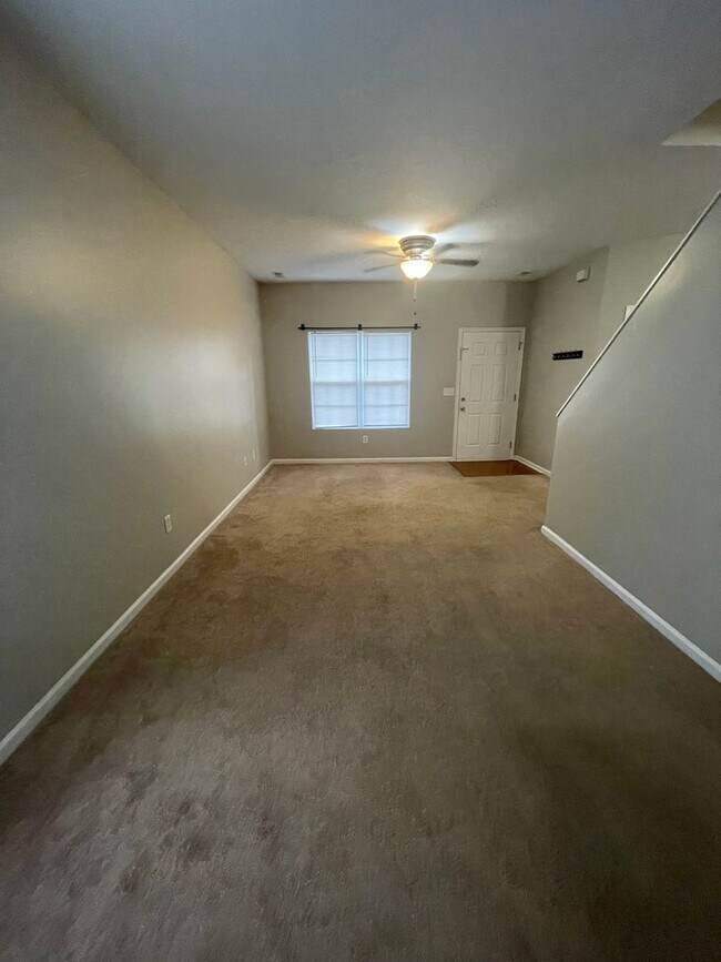 Foto del edificio - This two-story, 4-bedroom, 2-bath duplex in Fort Mill, SC sits on a corner lot