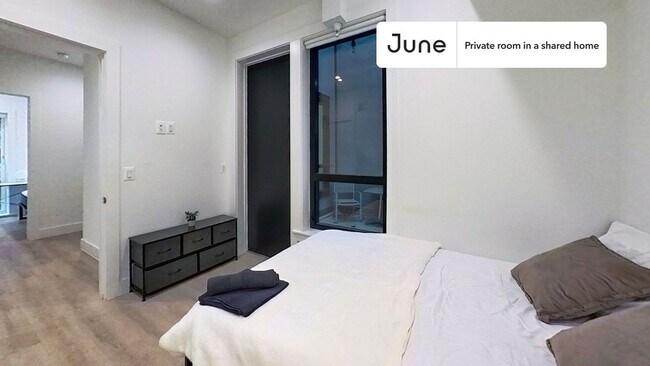 Building Photo - Room in Shared 4 bed/2 bath home