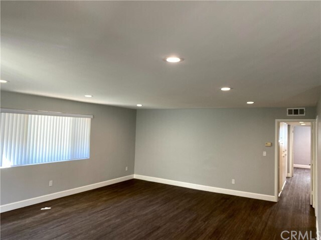 Foto del edificio - 1200 W Huntington Dr