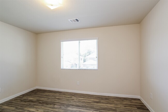 Building Photo - 12039 Munich Dr