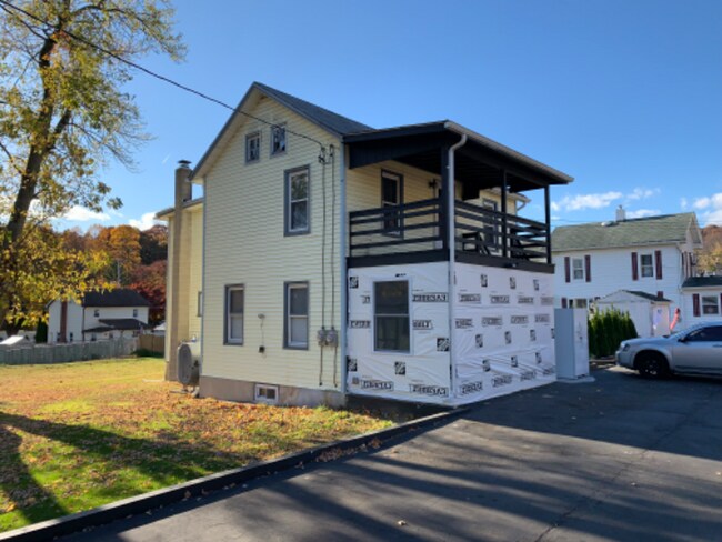Building Photo - 54 Henry St