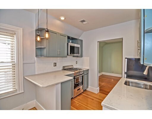 Building Photo - 67 Bonair St
