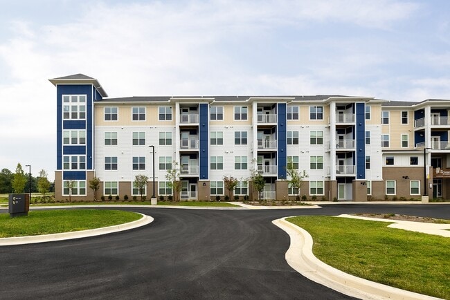Building Photo - The Ironwood at Waldorf Station