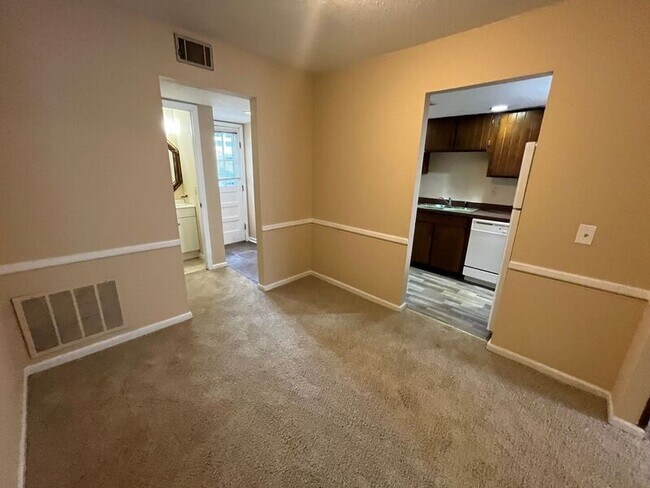 Foto del edificio - 2406 Lyndon Ave