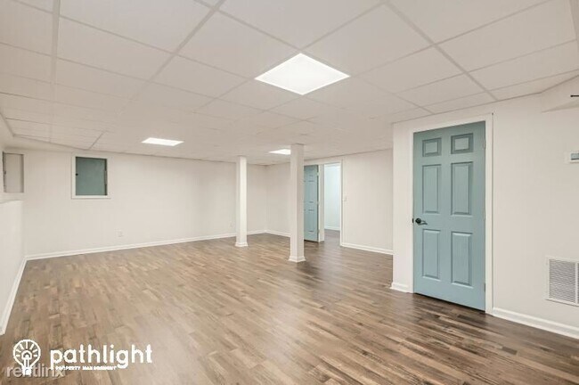 Foto del edificio - 5 br, 2 bath House - 3195 Beaver Drive UNIT