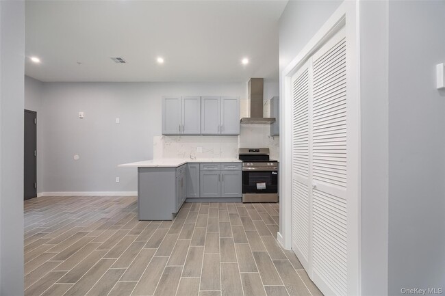 Building Photo - 126 Innis Ave