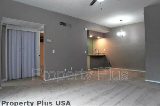 Building Photo - 8020 E Thomas Rd