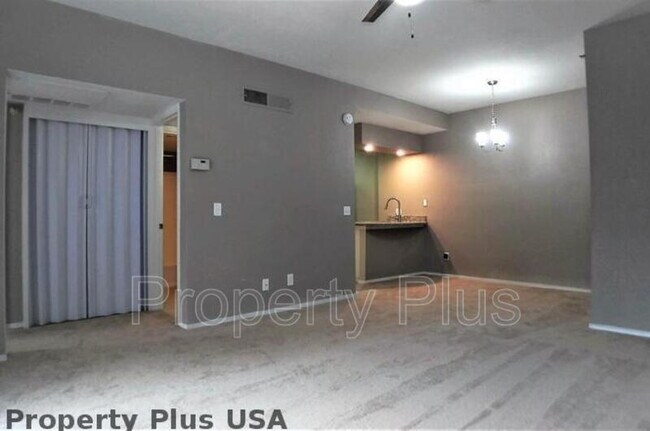 Foto del edificio - 8020 E Thomas Rd