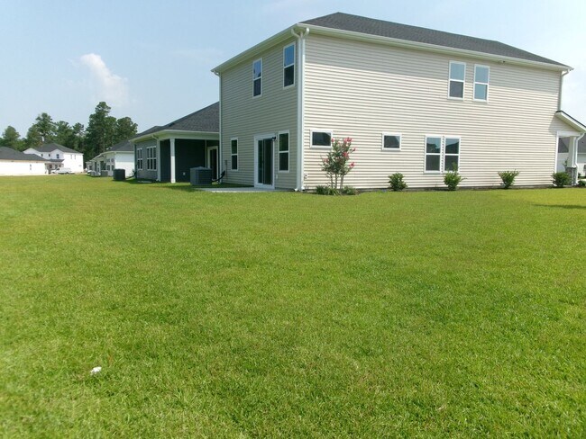 Foto del edificio - New Construction corner lot 5 bedroom home...