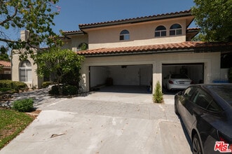Building Photo - 923 Derek Dr