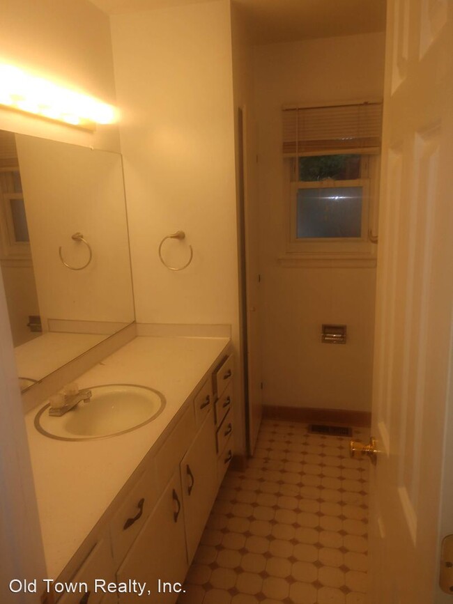 Foto del edificio - 3 br, 2 bath House - 11 W. Ainsworth St