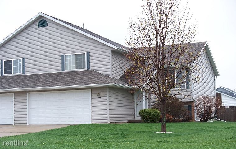 Primary Photo - 2653 N Wuthering Hills Dr