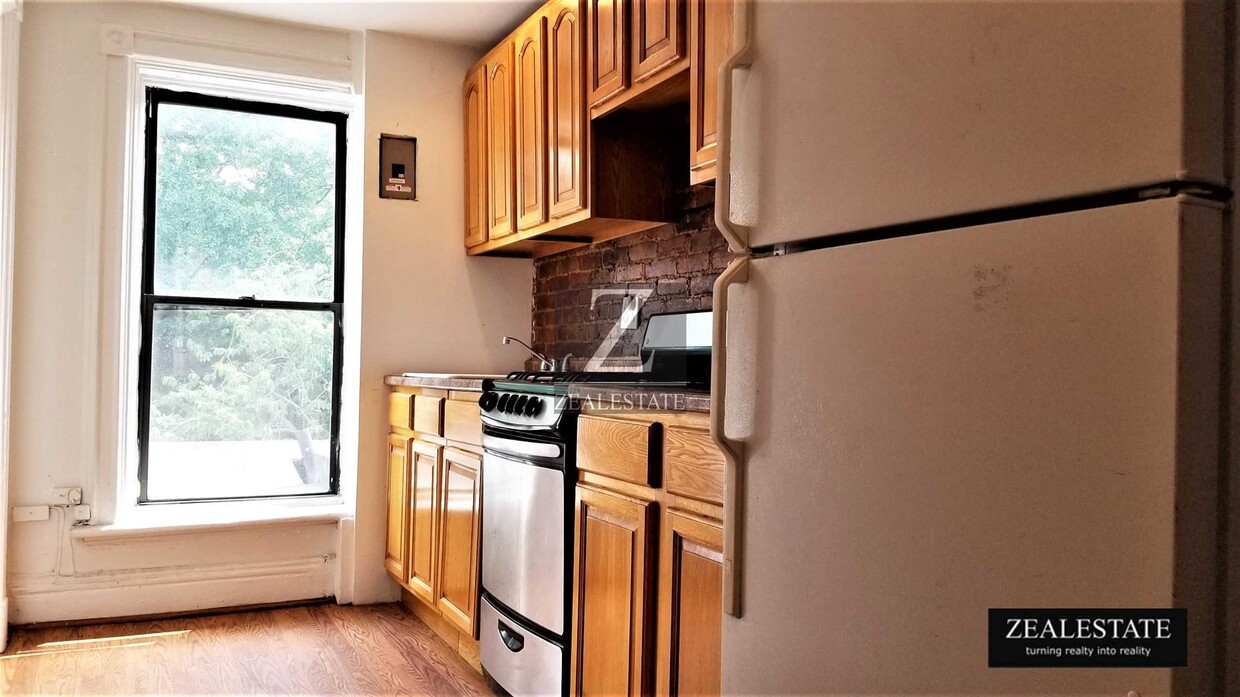Primary Photo - 122 Saint Marks Avenue