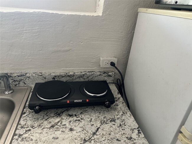 Building Photo - 120 SW 68th Ave