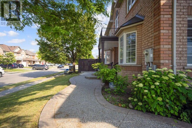 Building Photo - 2 Checkerberry Crescent