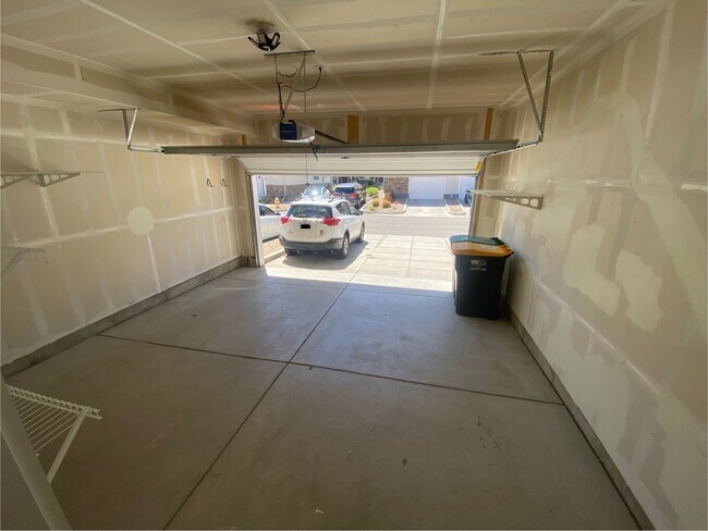 Foto del edificio - 885 E 98th Ave