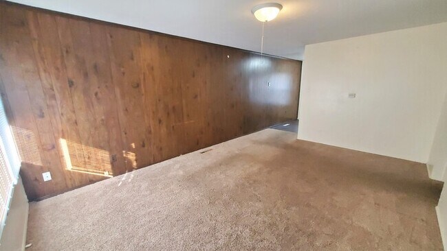 Foto del edificio - $895 | 2 Bedroom, 1 Bathroom HOUSE | PET F...