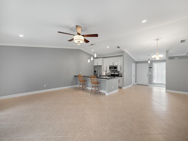 Building Photo - 16 Winchmore Ln