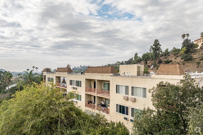 Alternar - Woodside Apartments