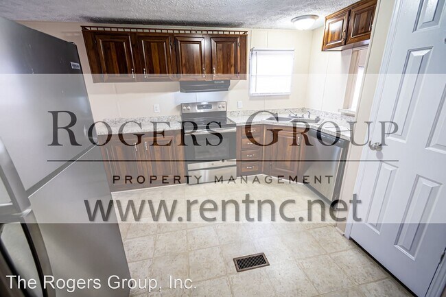 Foto del edificio - 3 br, 2 bath House - 379 Foster Rd