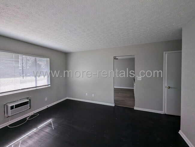 Foto del edificio - 1631-1633-1633 Carstare Dr