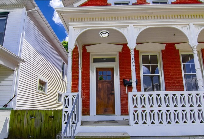 Building Photo - 605 Lavina St
