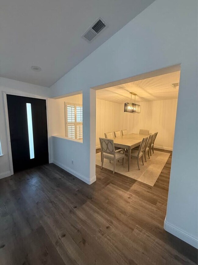 Foto del edificio - Beautiful Home for Rent – Mather, CA