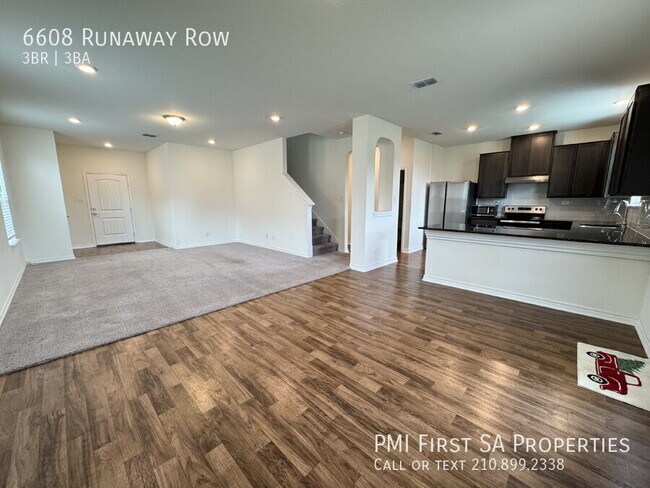 Foto del edificio - 6608 Runaway Row