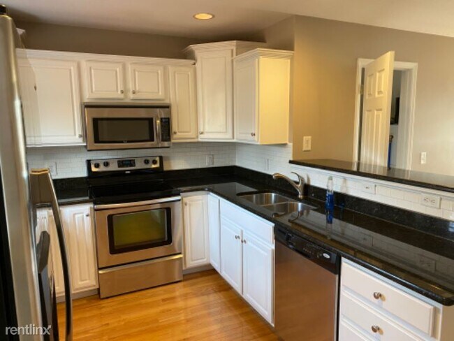 Building Photo - 2 br, 2 bath Townhome - 182 Montvale Rd
