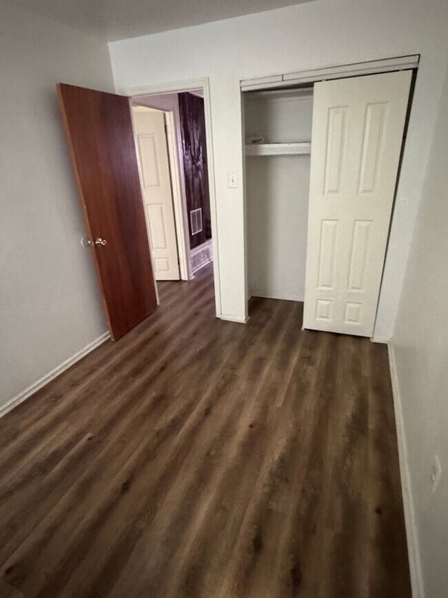 Foto del edificio - 9440 Woodbridge Rd