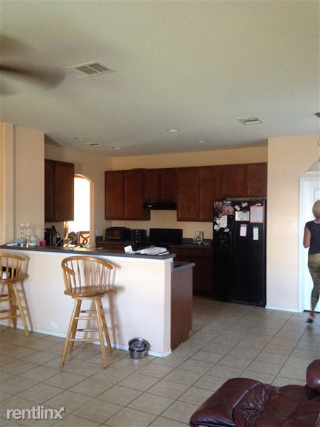 Building Photo - 303 Luna Vista Dr