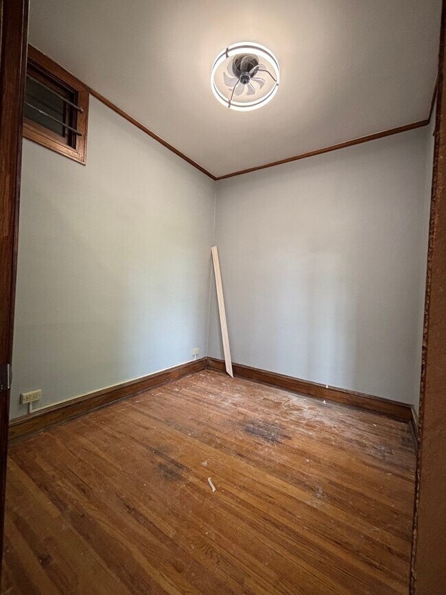 Foto del edificio - 5901 W Race Ave