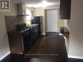 Building Photo - 44 Beechwood Ave