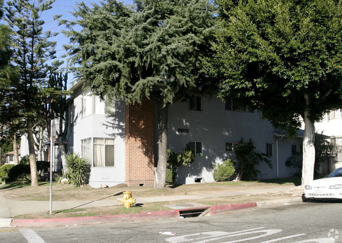 Primary Photo - 3301 W 104th St