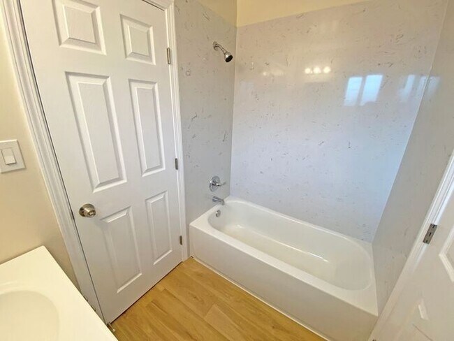 Building Photo - 1026 Luther Ave - Beautifully Remodeled Un...