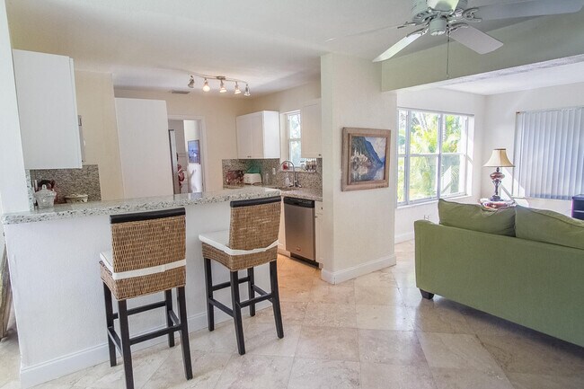 Foto del edificio - 927 W Royal Palm Rd