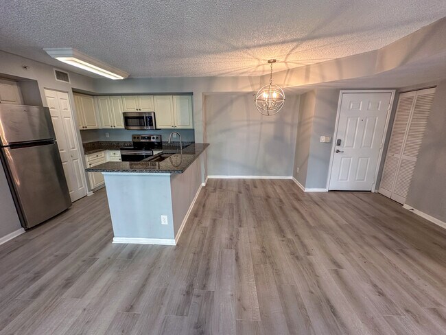 Building Photo - 1250 Wildwood Lakes Blvd