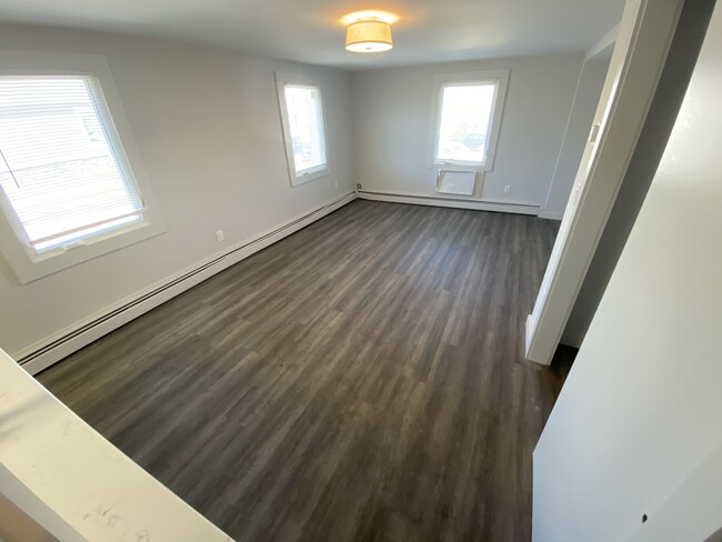 Building Photo - 501 Lake Ter