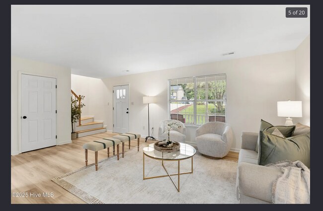 Foto del edificio - Room in House on Country Ln