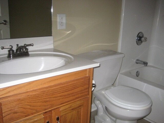 Foto principal - 722 N Woodson Rd