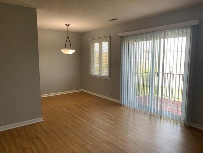 Building Photo - 1150 Canterbury Ct