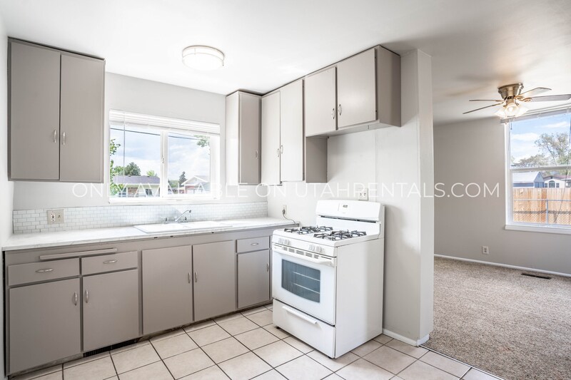 Primary Photo - 212 S 1600 W St
