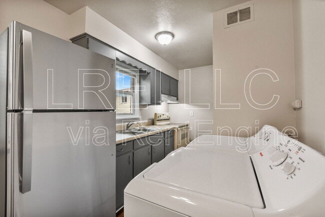 Building Photo - 5112 Valiant Dr